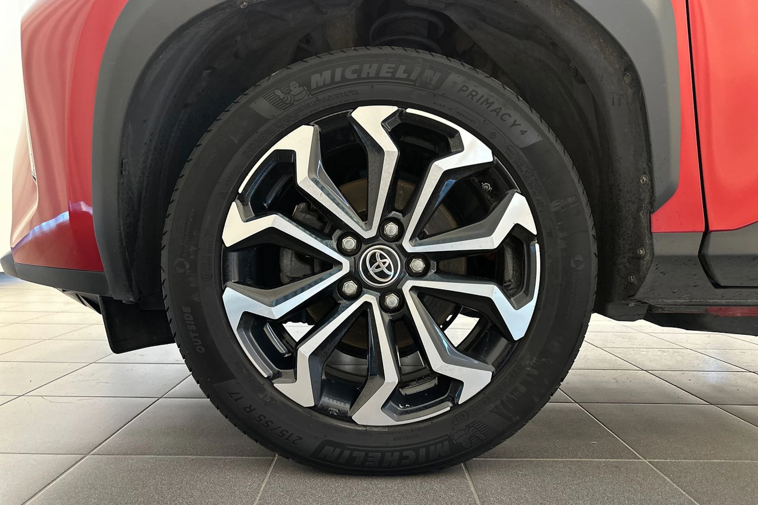 punainen Toyota Yaris Cross 2022 kuva 23.