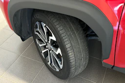 punainen Toyota Yaris Cross 2022 kuva 24.