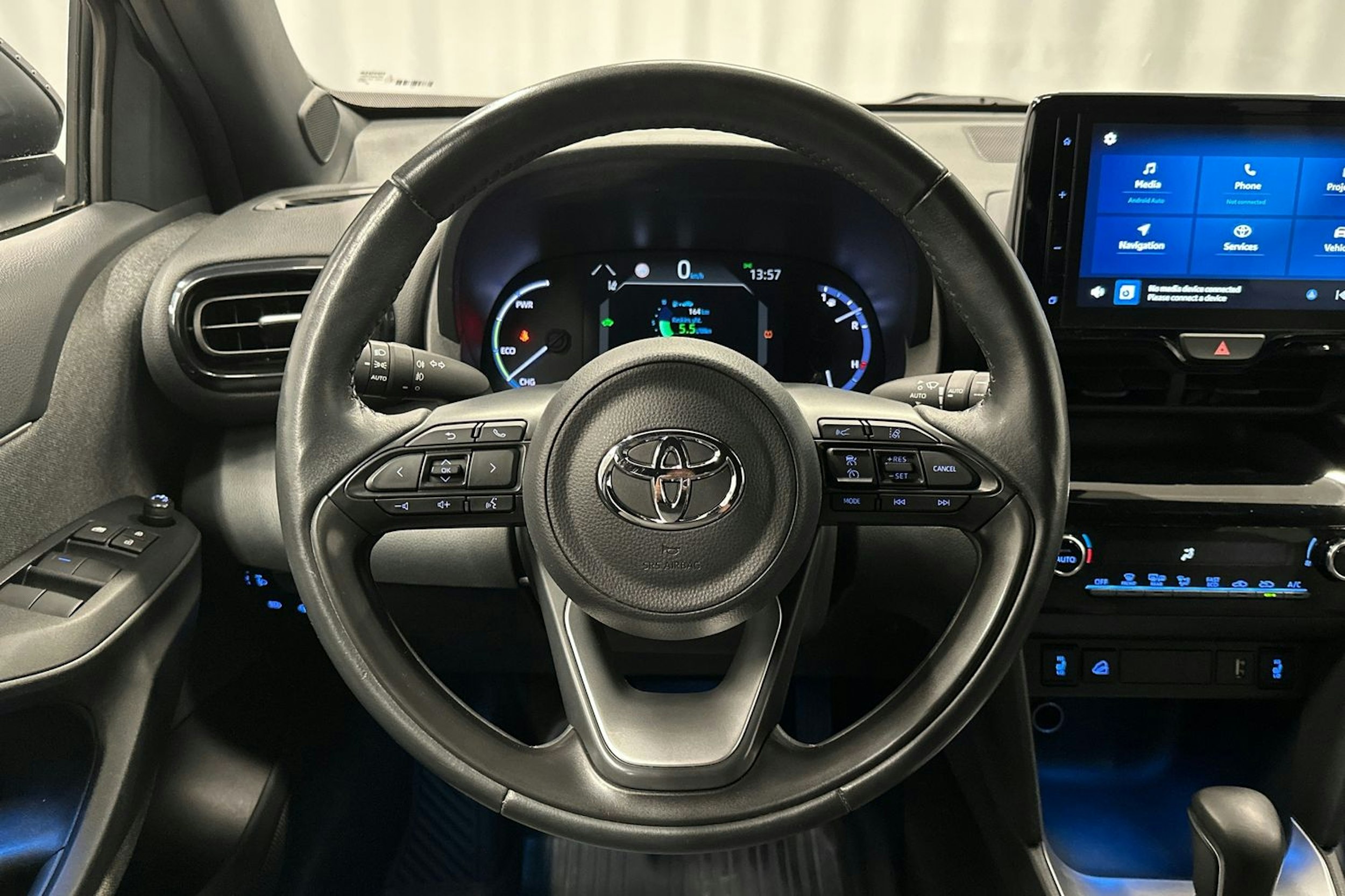 sininen Toyota Yaris Cross 2022 kuva 16.