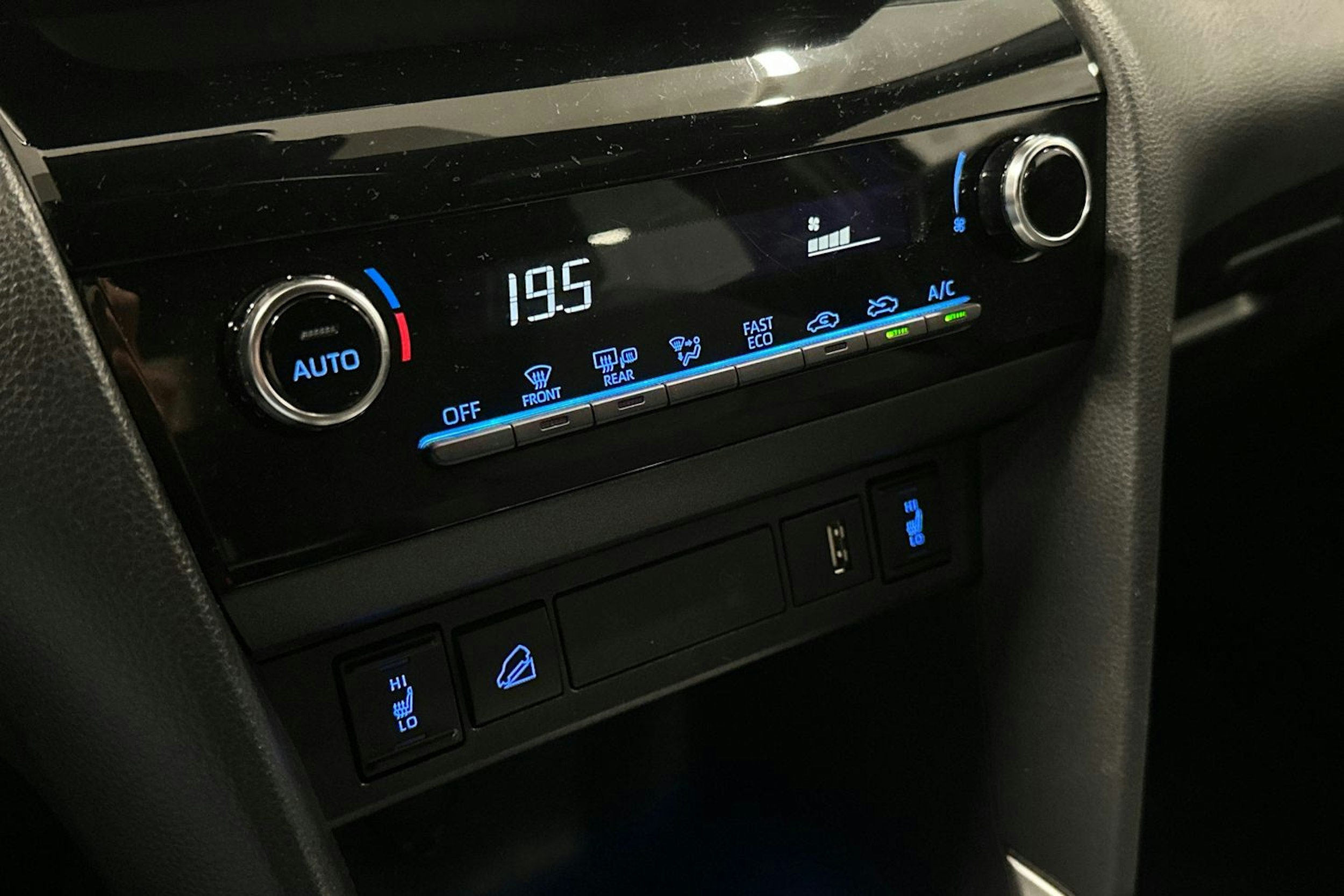 sininen Toyota Yaris Cross 2022 kuva 26.