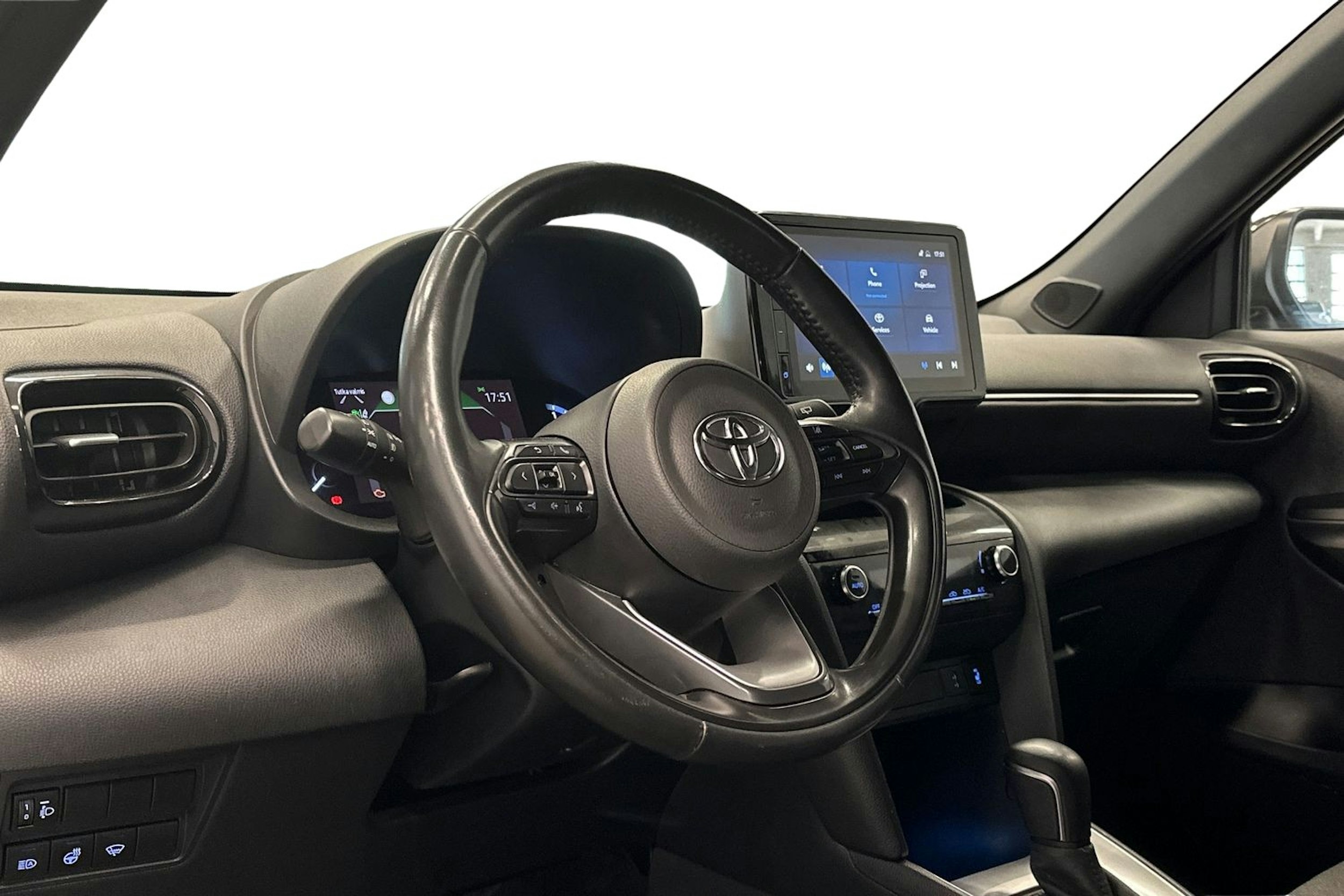 sininen Toyota Yaris Cross 2022 kuva 3.