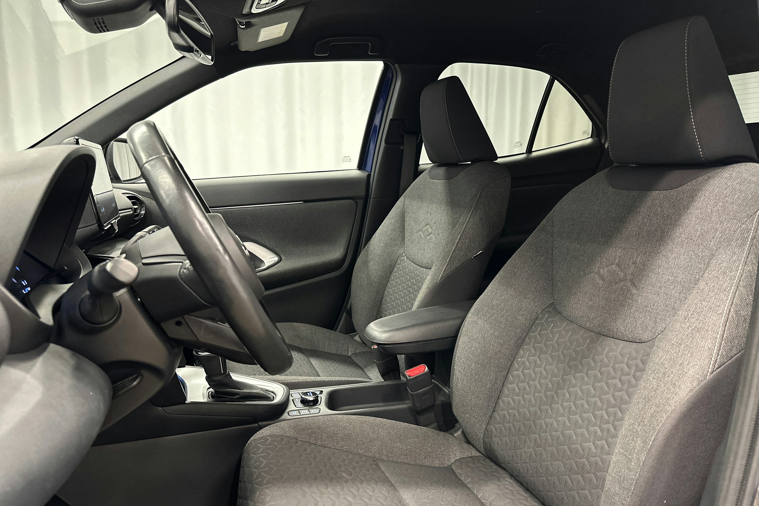 sininen Toyota Yaris Cross 2022 kuva 15.