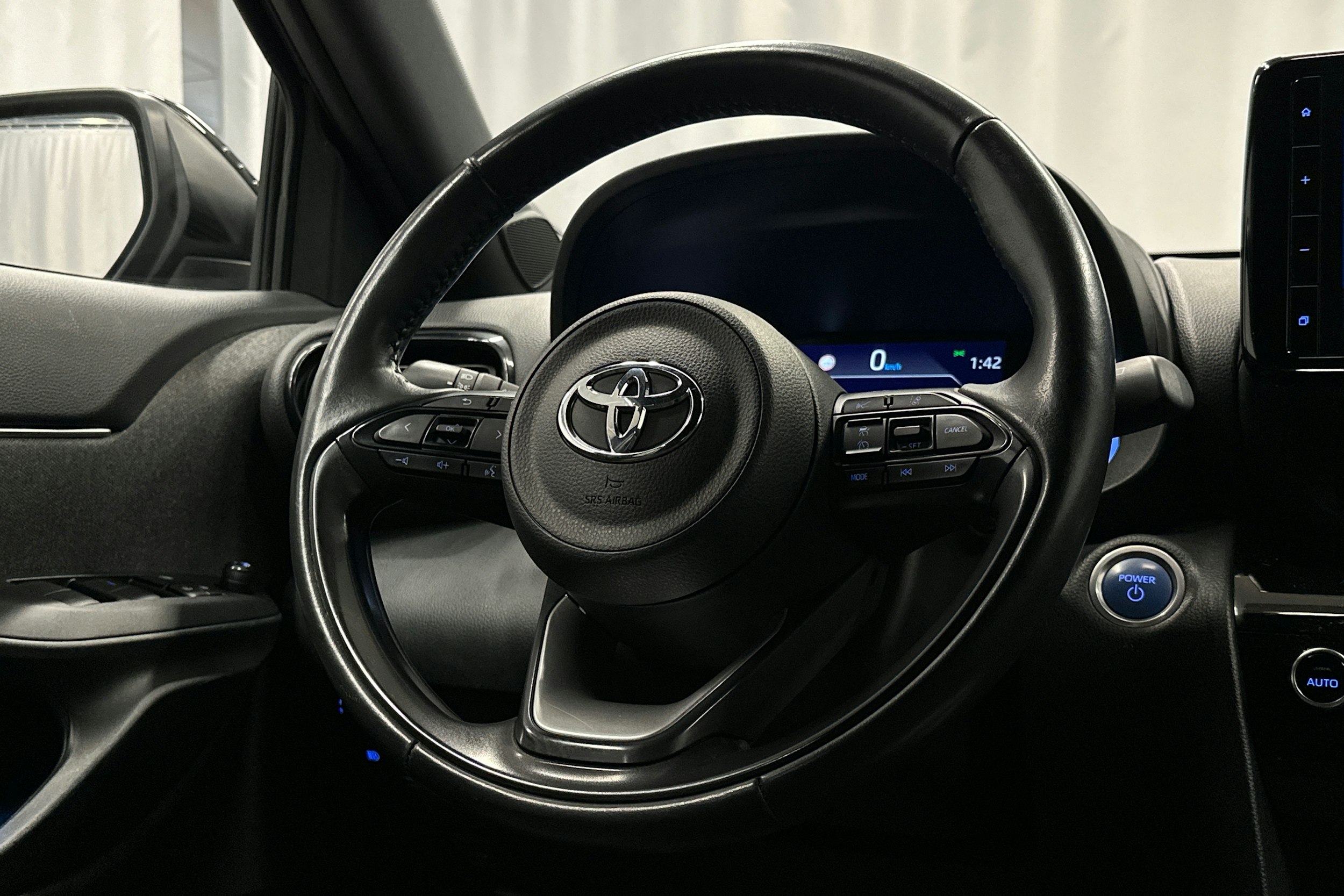 sininen Toyota Yaris Cross 2022 kuva 16.