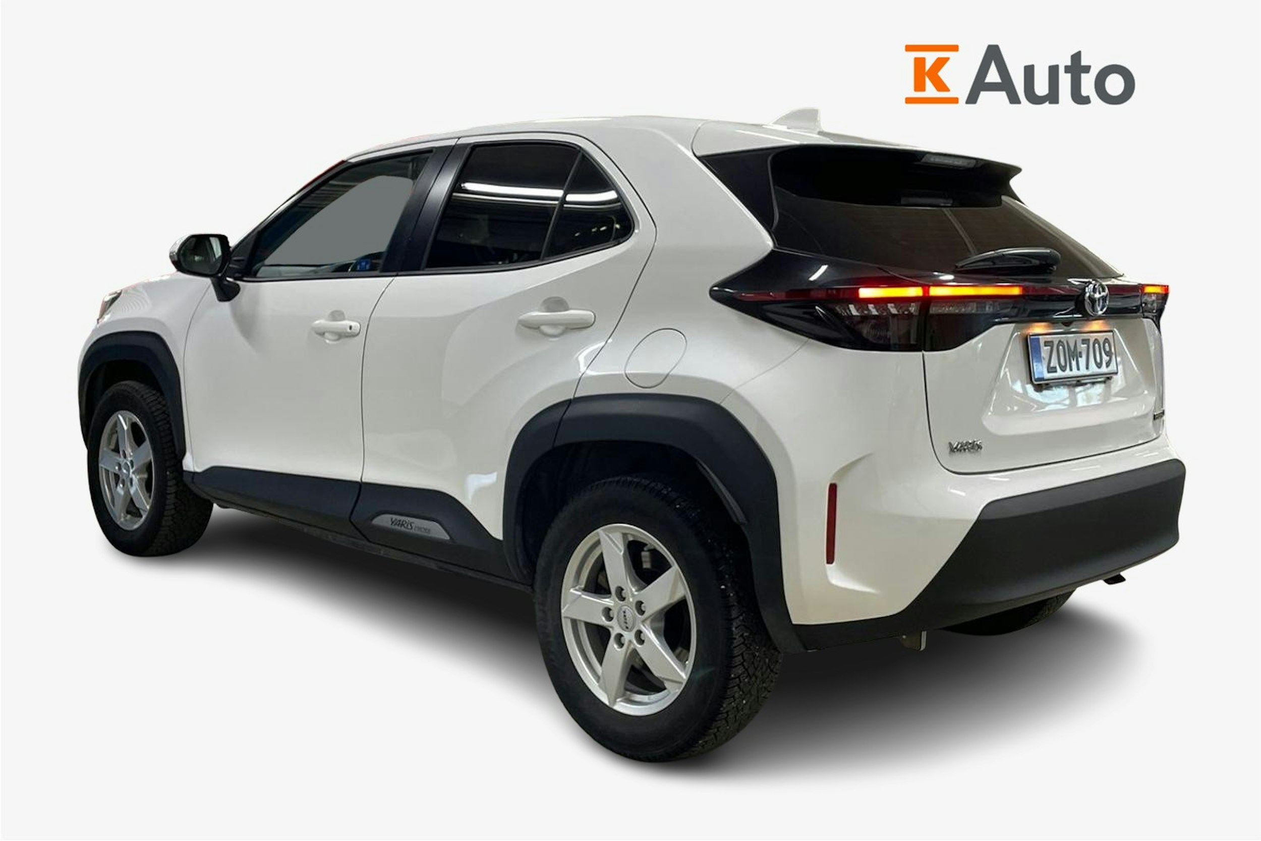 valkoinen Toyota Yaris Cross 2022 kuva 2.