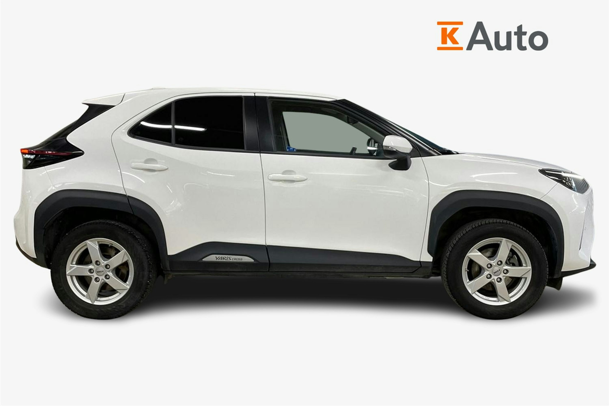 valkoinen Toyota Yaris Cross 2022 kuva 6.