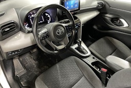valkoinen Toyota Yaris Cross 2022 kuva 7.
