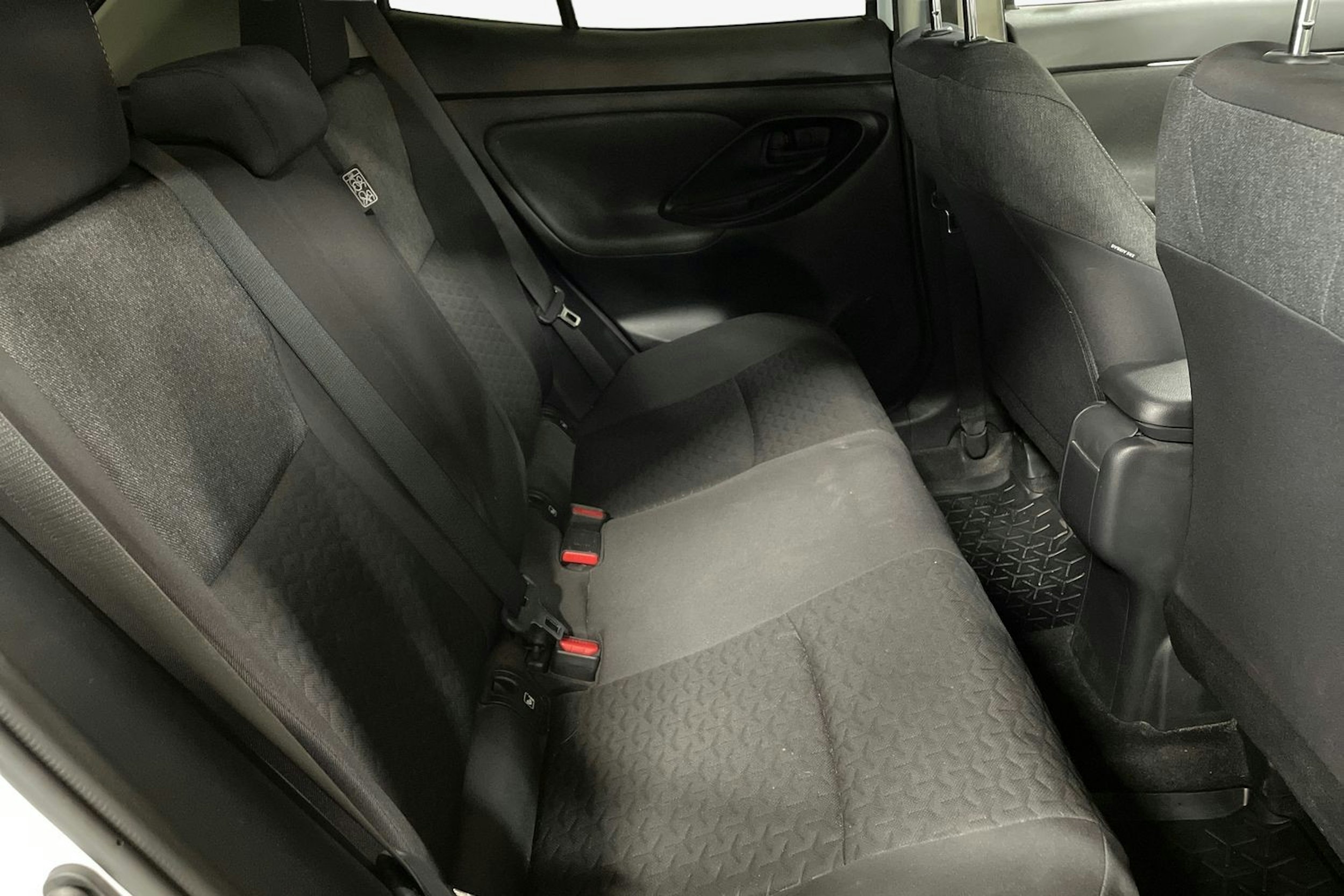 valkoinen Toyota Yaris Cross 2022 kuva 11.