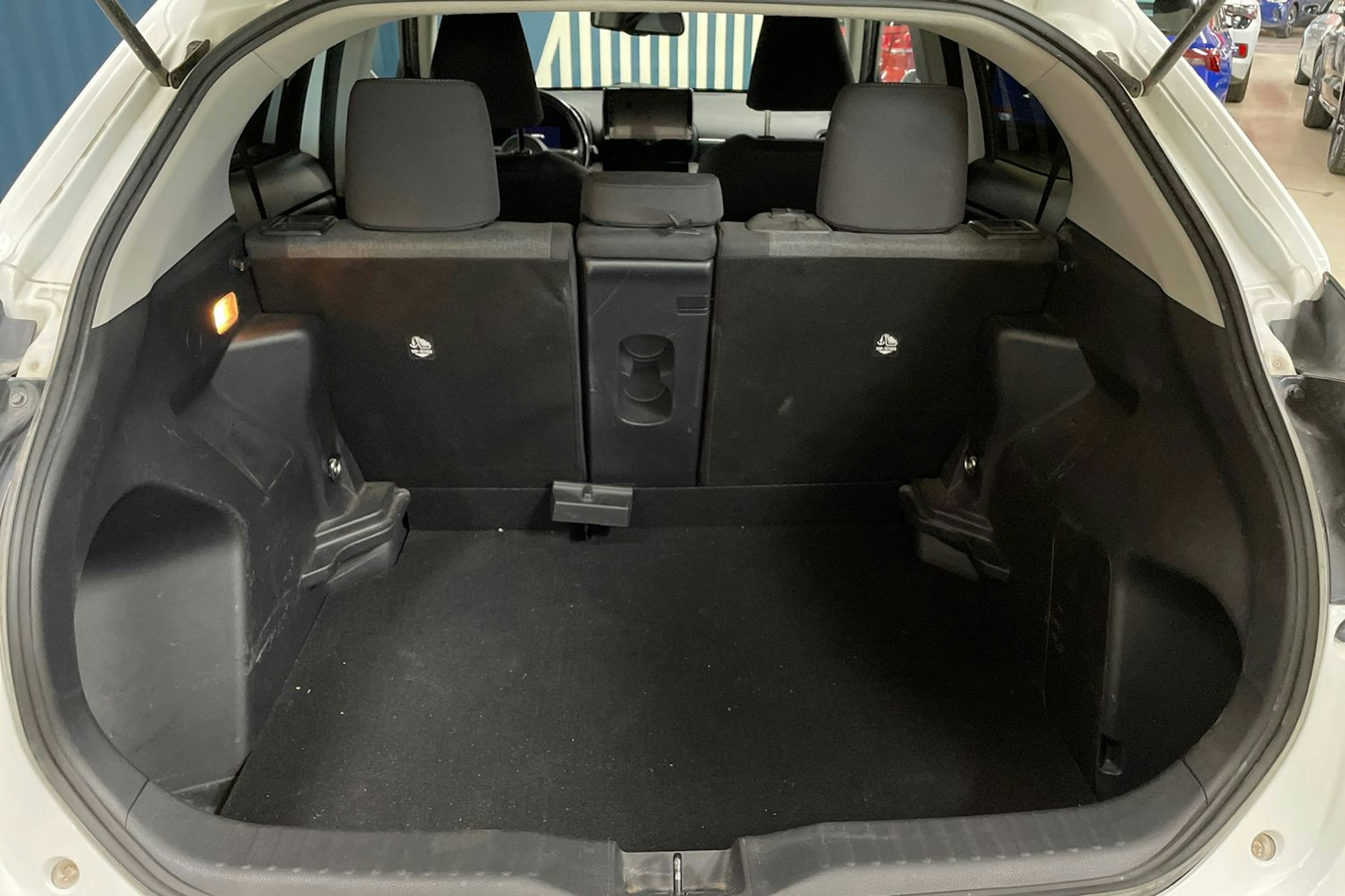 valkoinen Toyota Yaris Cross 2022 kuva 14.