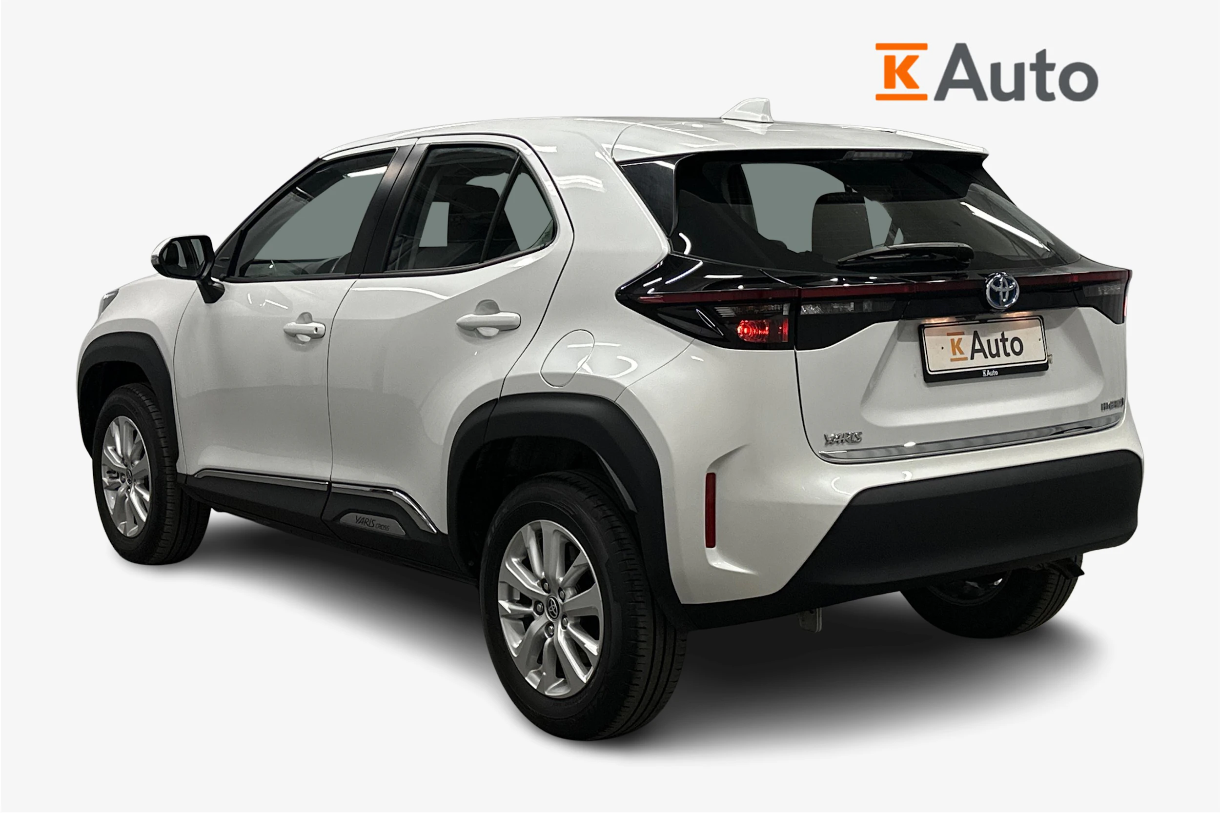 valkoinen Toyota Yaris Cross 2023 kuva 2.