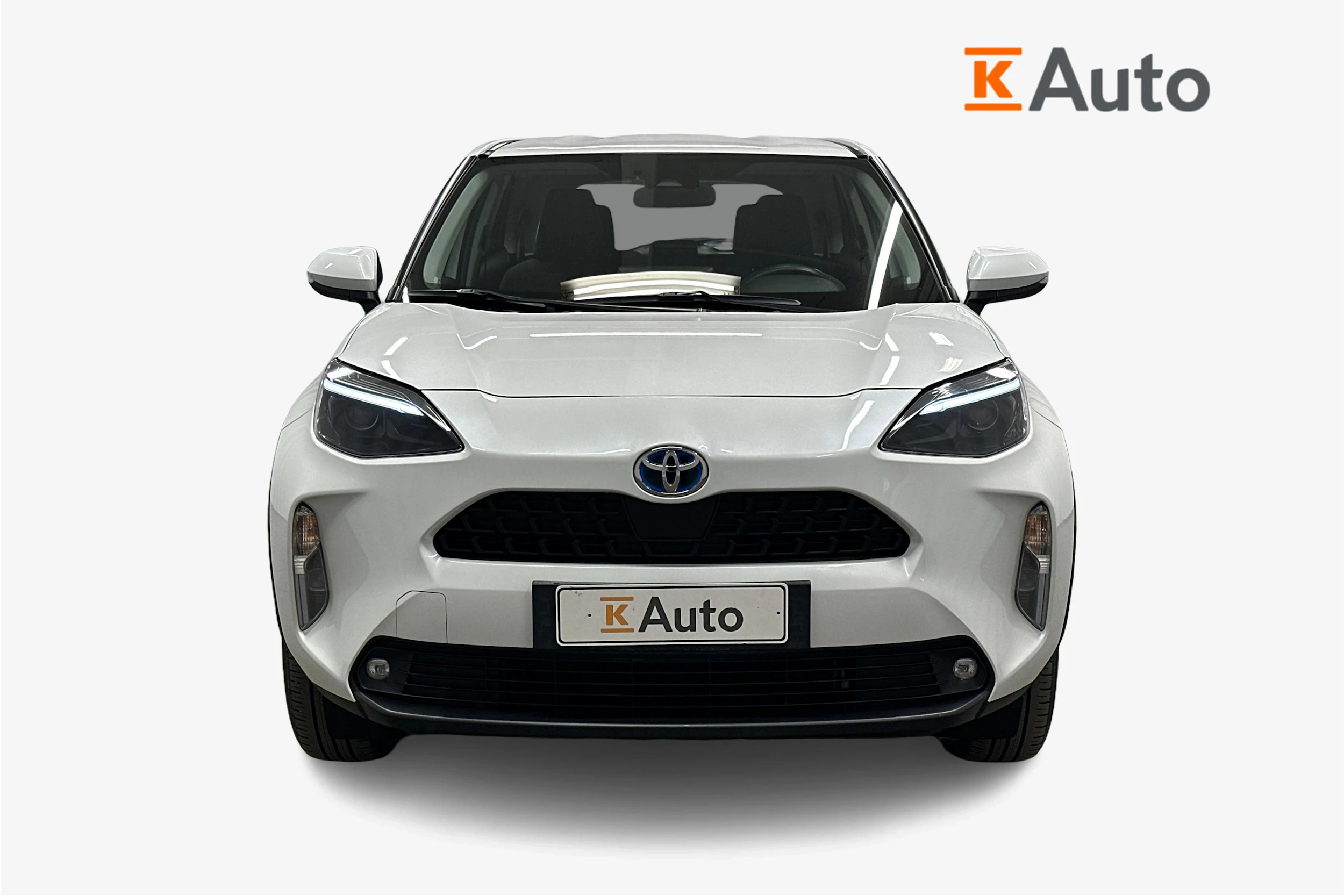 valkoinen Toyota Yaris Cross 2023 kuva 4.