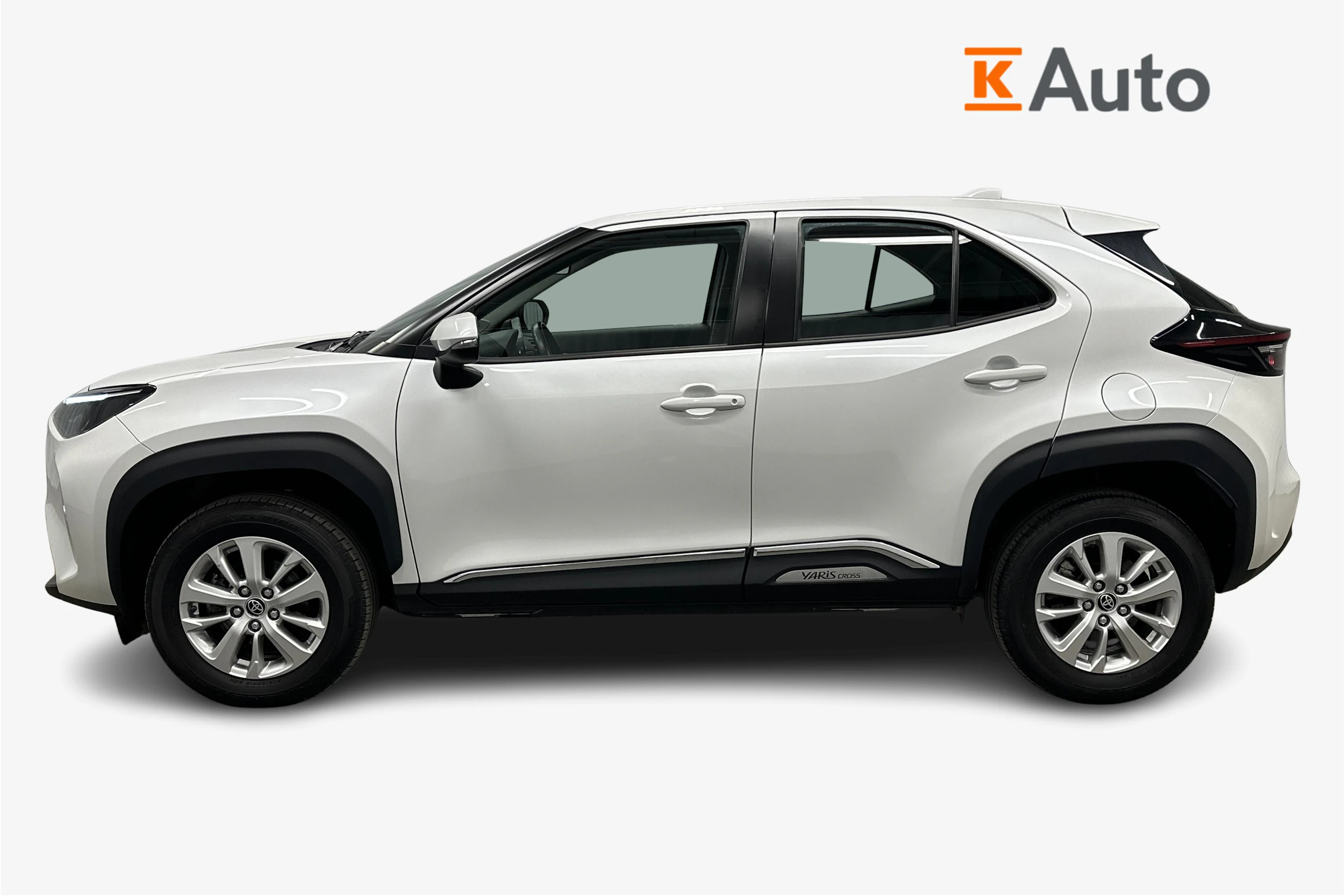 valkoinen Toyota Yaris Cross 2023 kuva 5.