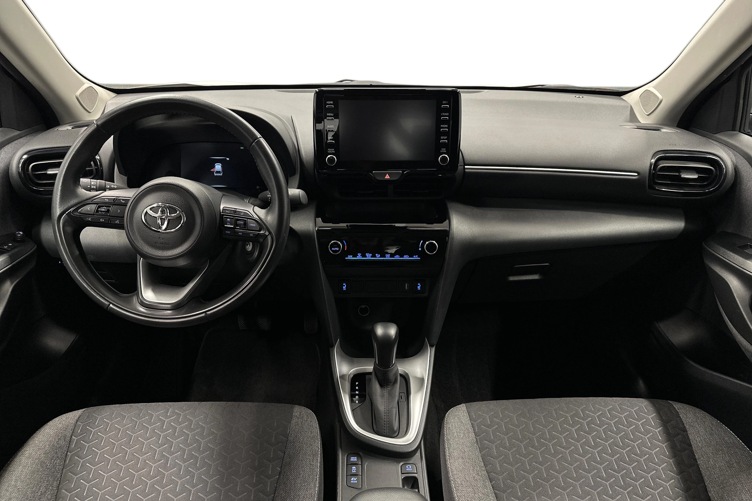 valkoinen Toyota Yaris Cross 2023 kuva 7.