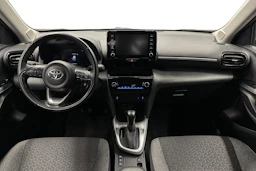 valkoinen Toyota Yaris Cross 2023 kuva 7.
