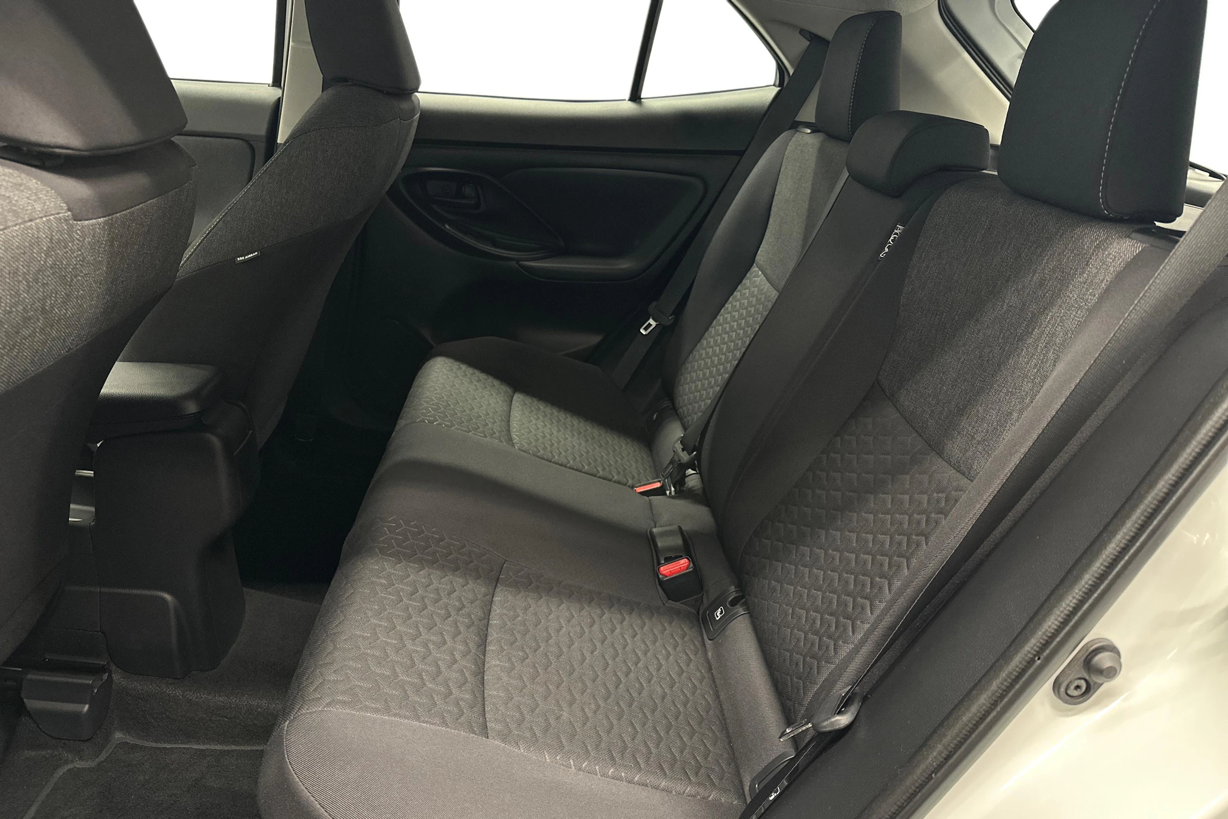 valkoinen Toyota Yaris Cross 2023 kuva 8.