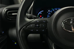 valkoinen Toyota Yaris Cross 2023 kuva 11.