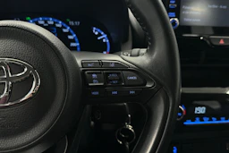 valkoinen Toyota Yaris Cross 2023 kuva 12.