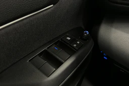valkoinen Toyota Yaris Cross 2023 kuva 14.