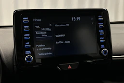 valkoinen Toyota Yaris Cross 2023 kuva 15.
