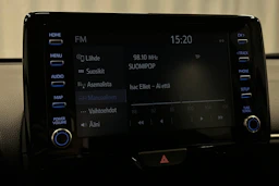 valkoinen Toyota Yaris Cross 2023 kuva 17.