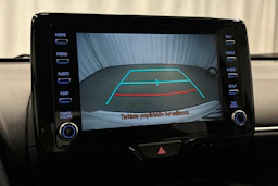 valkoinen Toyota Yaris Cross 2023 kuva 19.