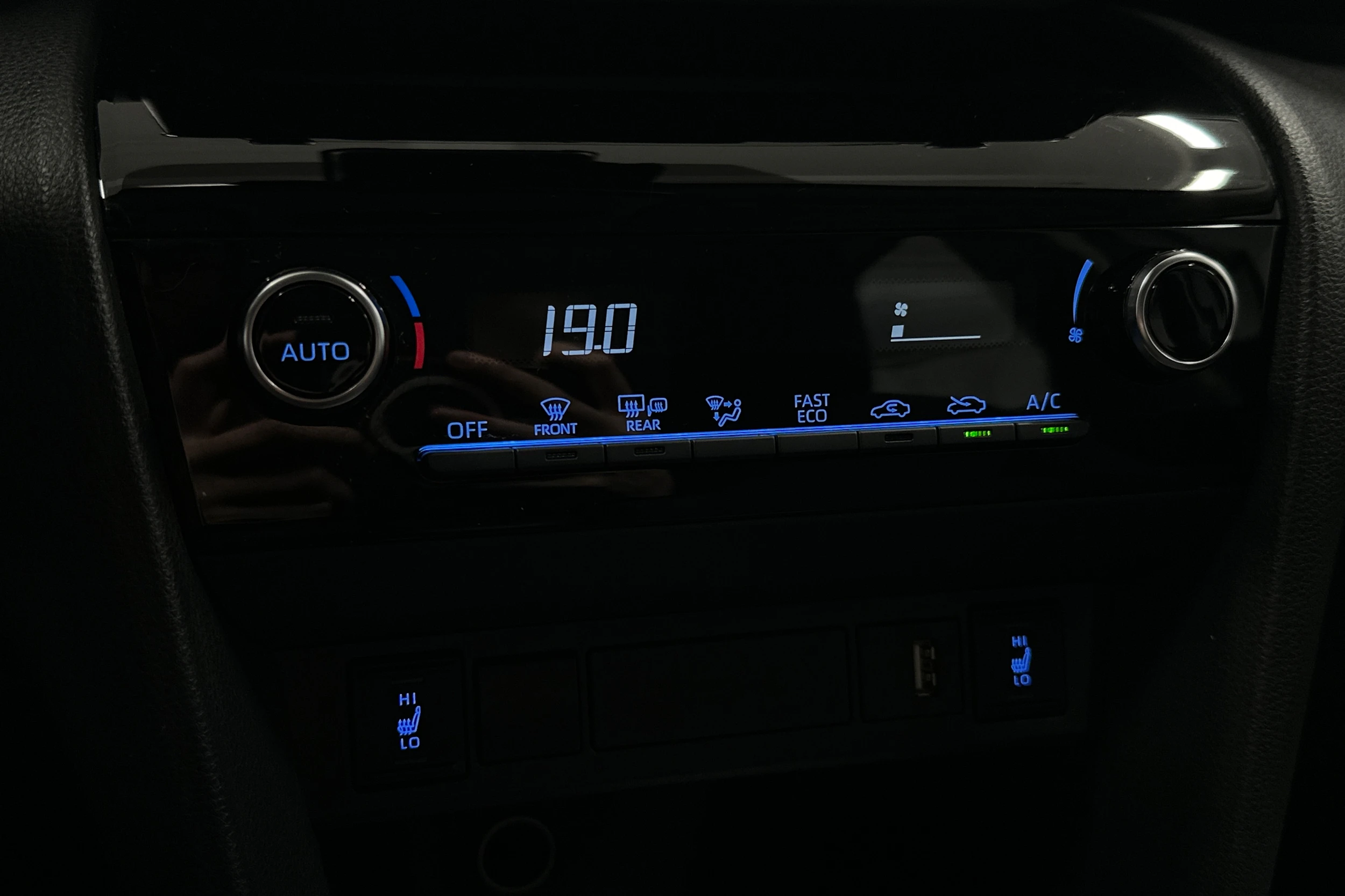 valkoinen Toyota Yaris Cross 2023 kuva 20.