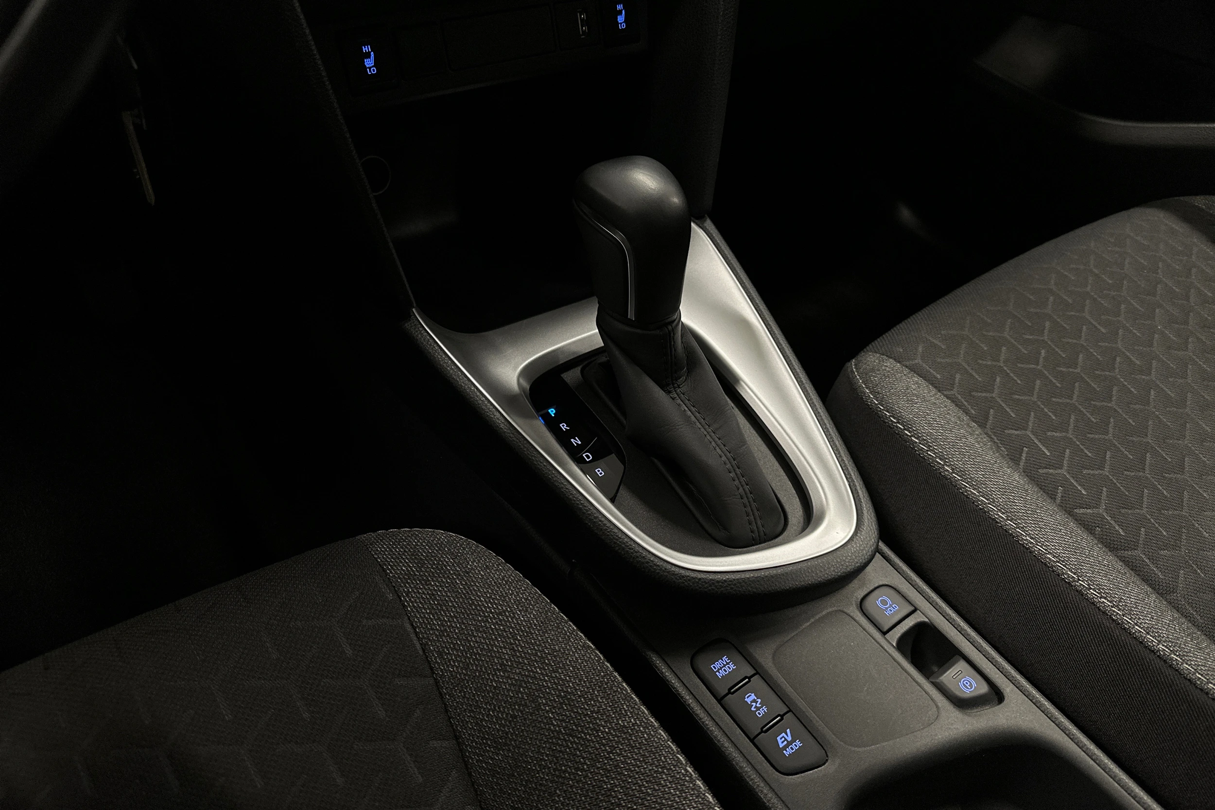 valkoinen Toyota Yaris Cross 2023 kuva 21.