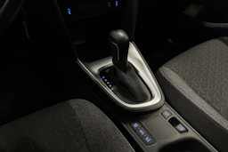 valkoinen Toyota Yaris Cross 2023 kuva 21.