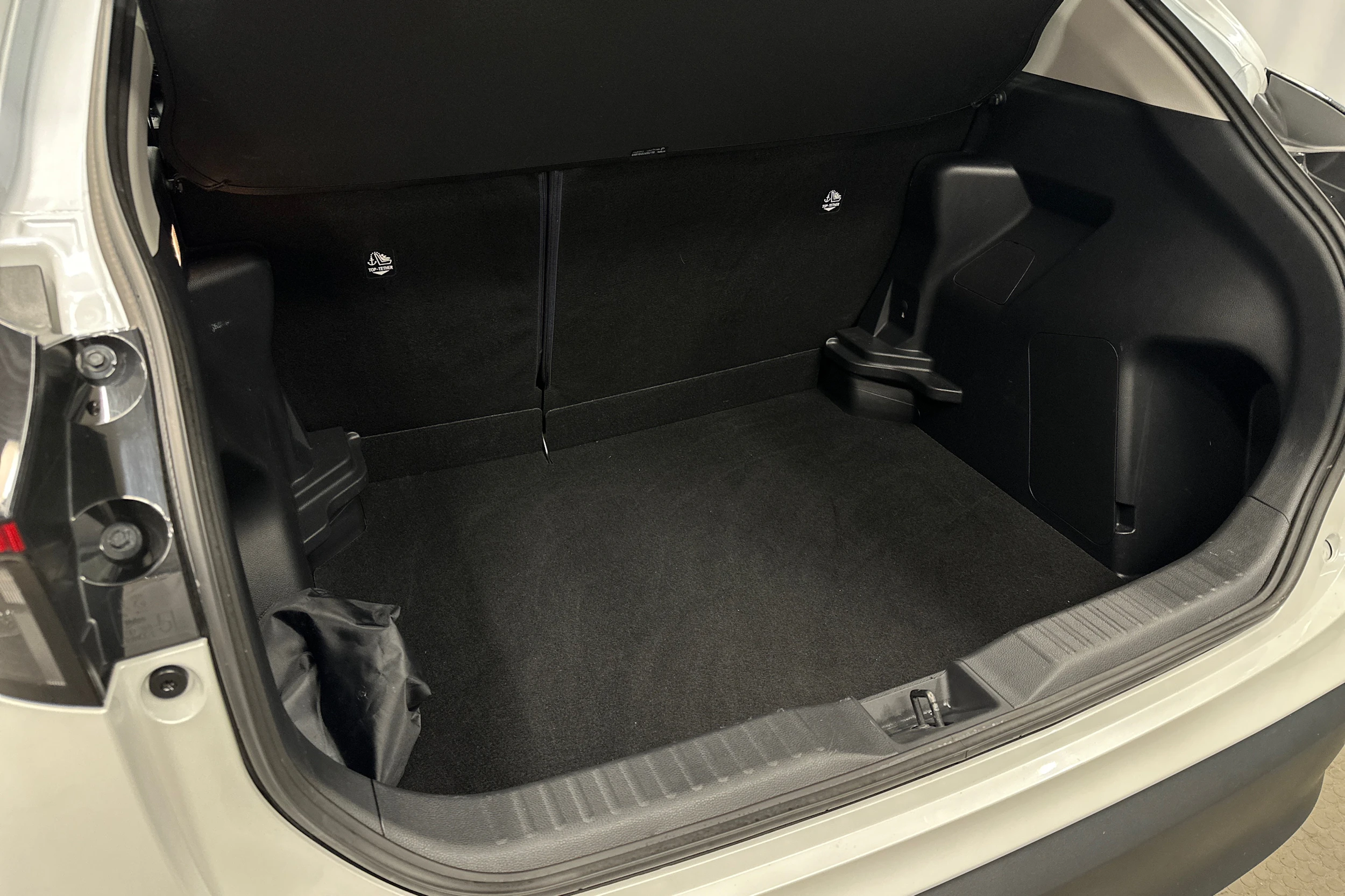 valkoinen Toyota Yaris Cross 2023 kuva 22.
