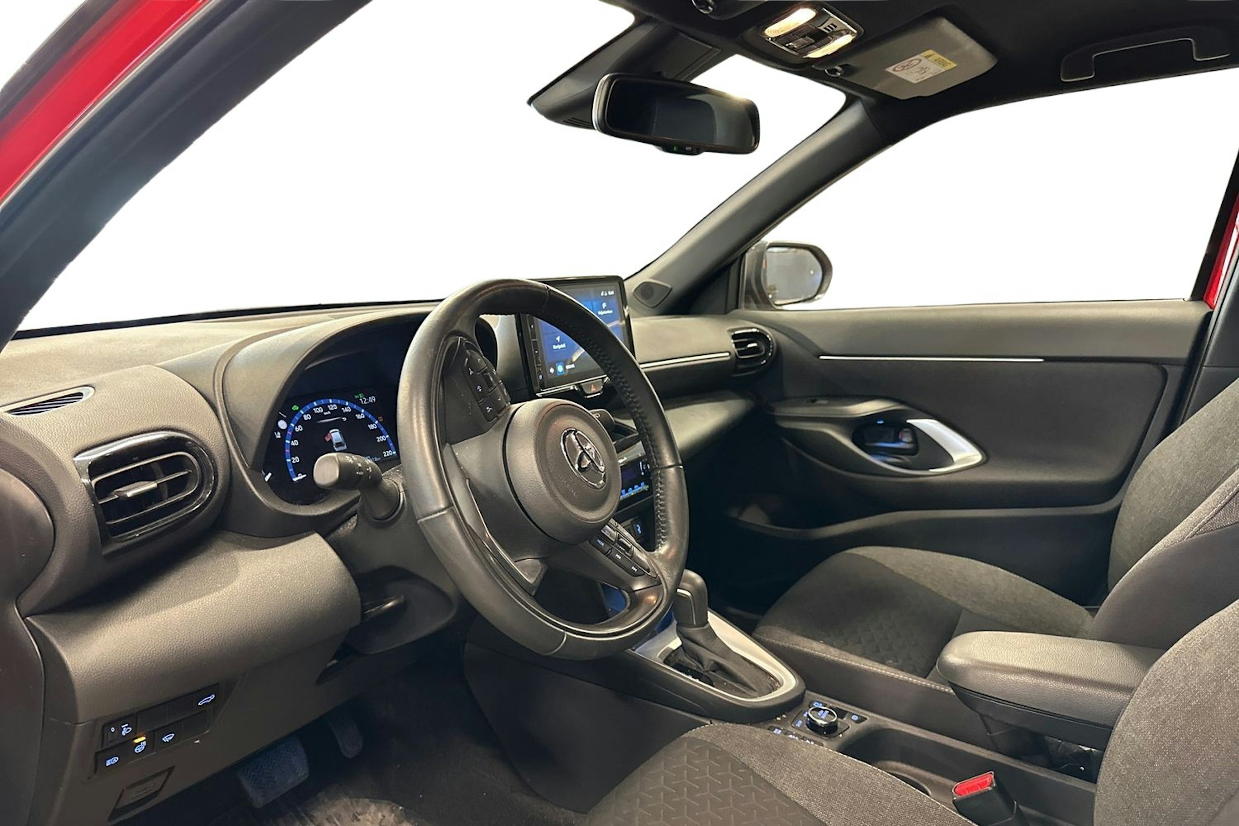 punainen Toyota Yaris Cross 2023 kuva 3.