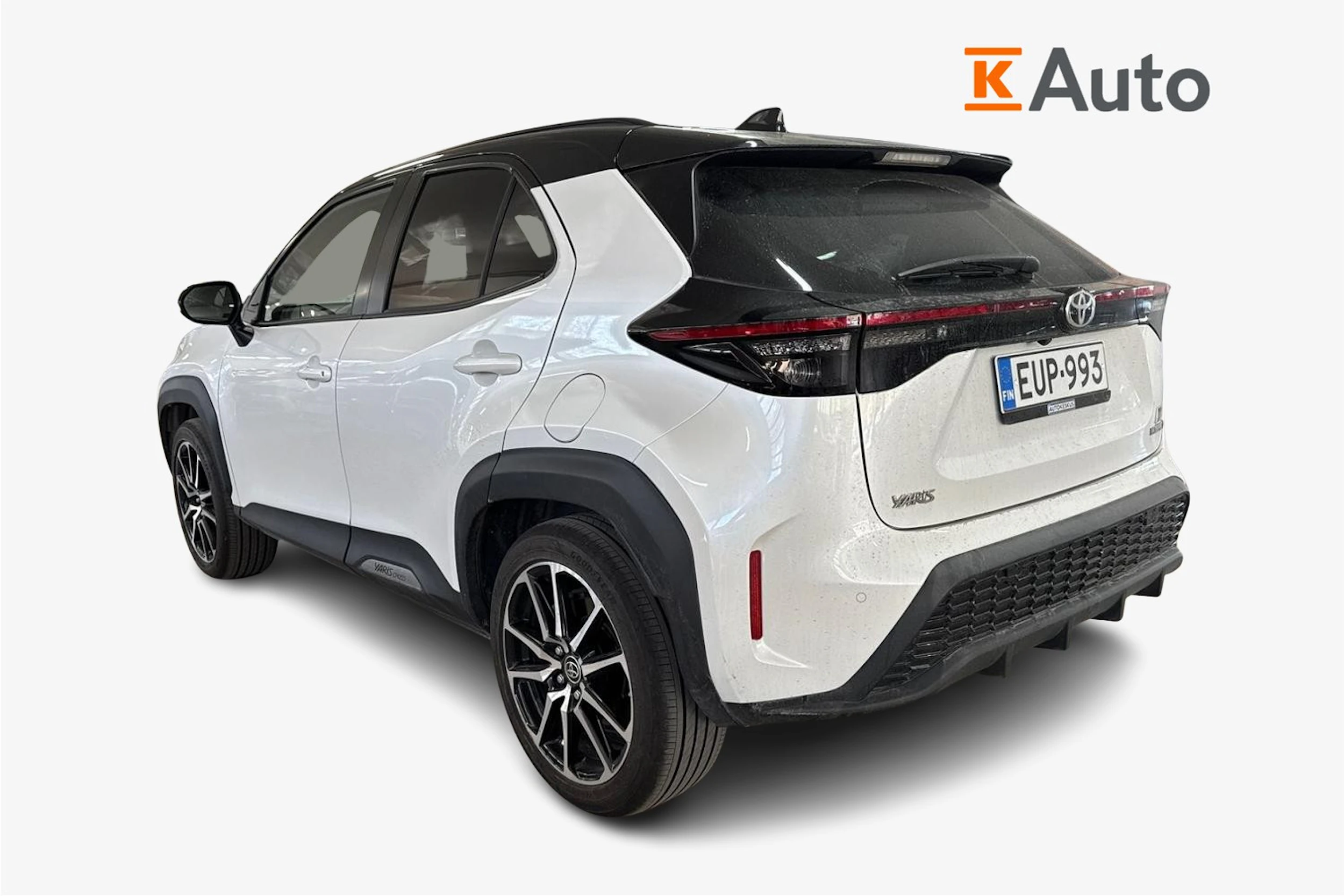 Valkoinen Toyota Yaris Cross 2023 kuva 2.