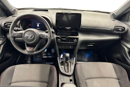 Valkoinen Toyota Yaris Cross 2023 kuva 9.
