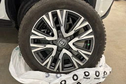 Valkoinen Toyota Yaris Cross 2023 kuva 13.