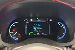 Valkoinen Toyota Yaris Cross 2023 kuva 17.