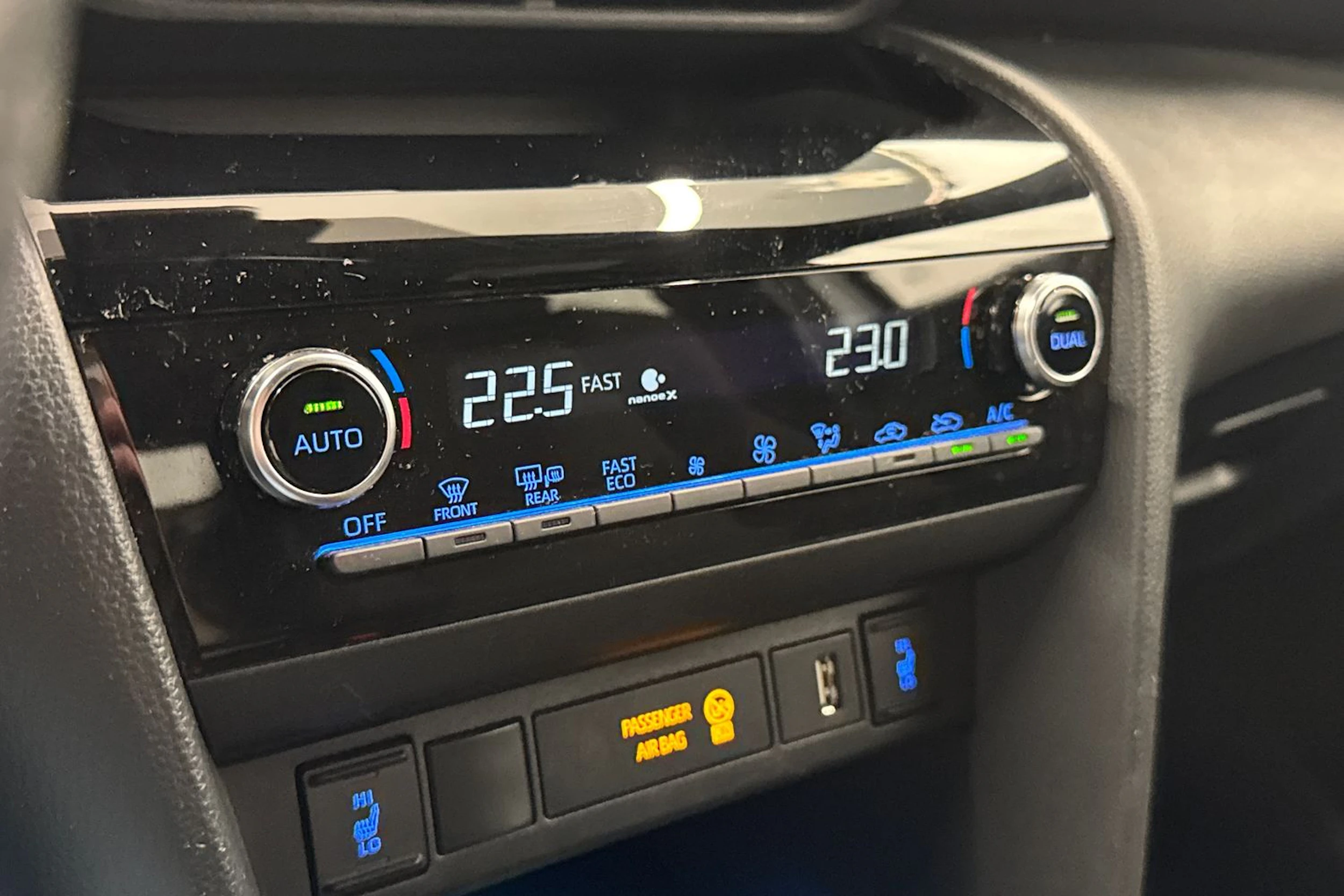Valkoinen Toyota Yaris Cross 2023 kuva 23.