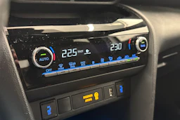 Valkoinen Toyota Yaris Cross 2023 kuva 23.