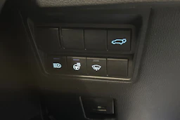Valkoinen Toyota Yaris Cross 2023 kuva 26.