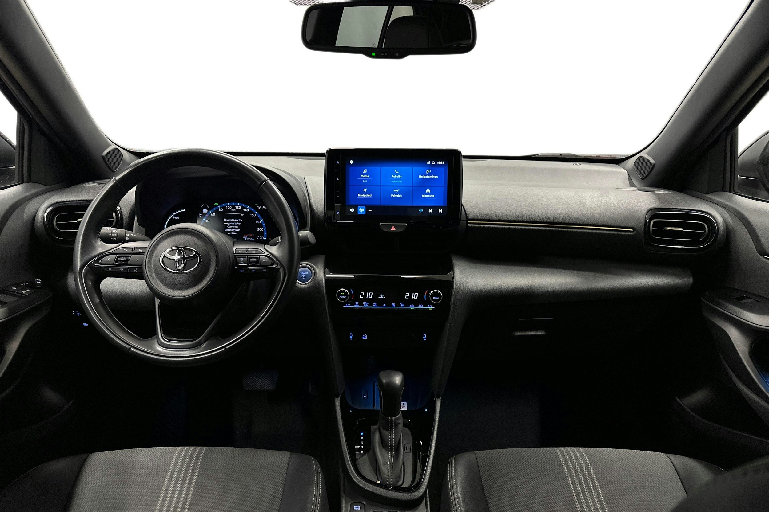 harmaa Toyota Yaris Cross 2023 kuva 9.