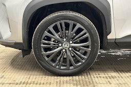 harmaa Toyota Yaris Cross 2023 kuva 11.