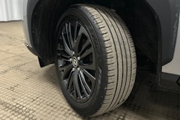 harmaa Toyota Yaris Cross 2023 kuva 13.