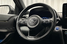 harmaa Toyota Yaris Cross 2023 kuva 16.