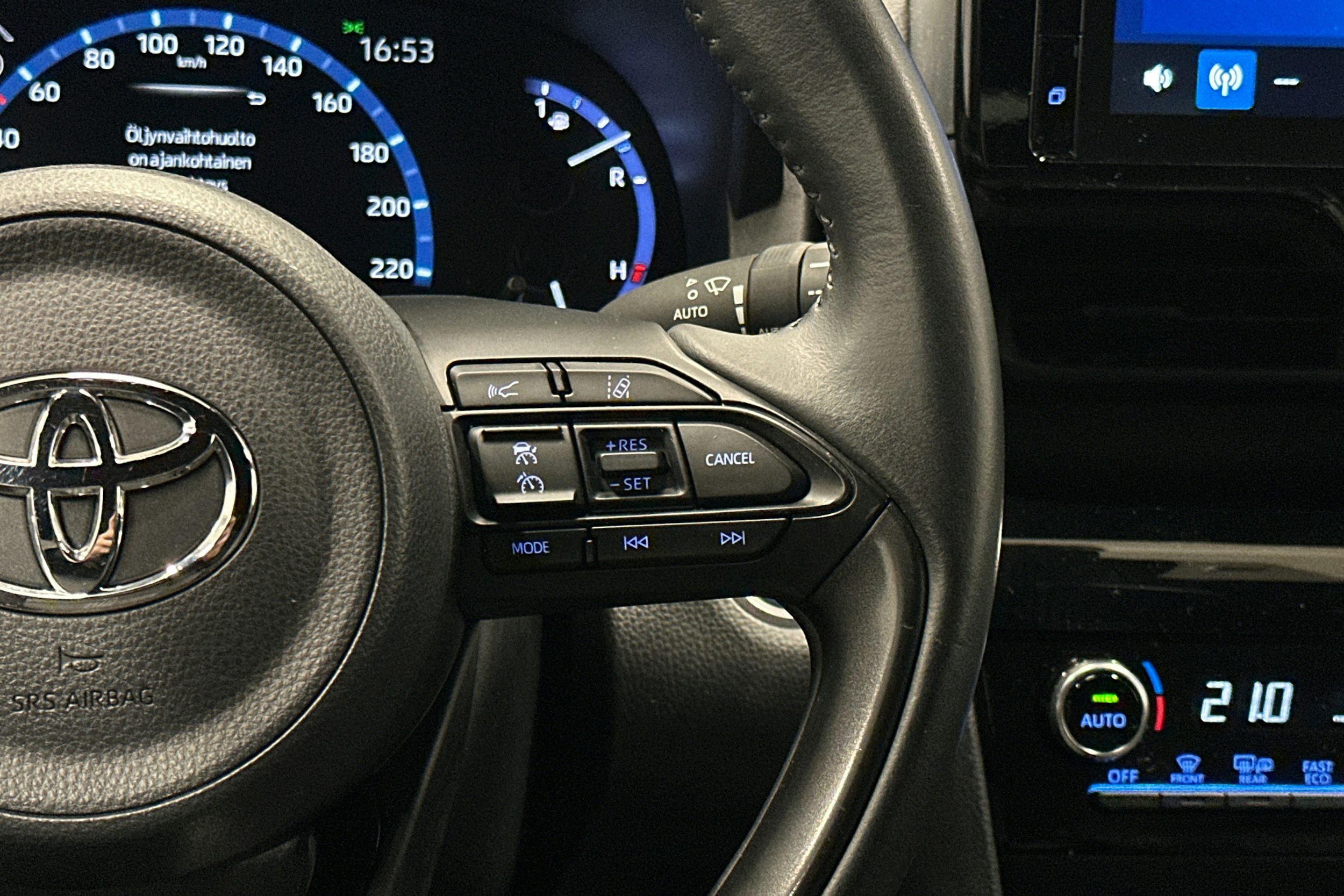 harmaa Toyota Yaris Cross 2023 kuva 18.