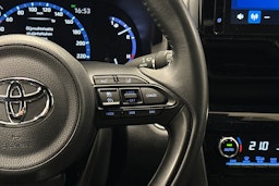 harmaa Toyota Yaris Cross 2023 kuva 18.