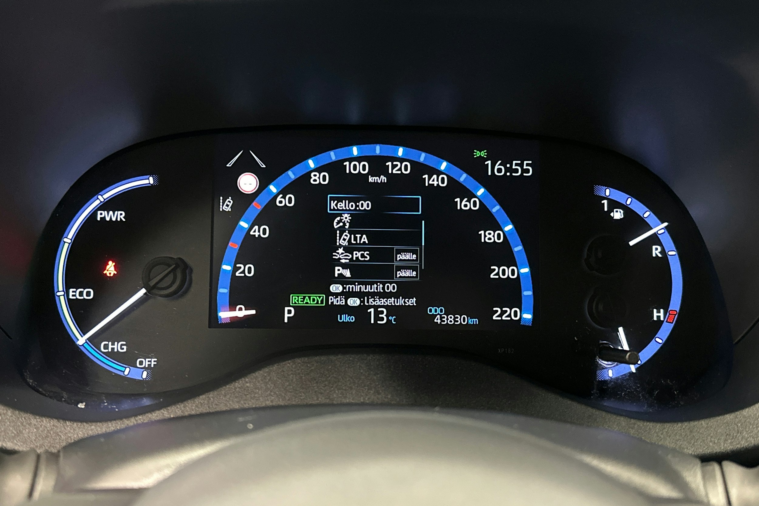 harmaa Toyota Yaris Cross 2023 kuva 19.