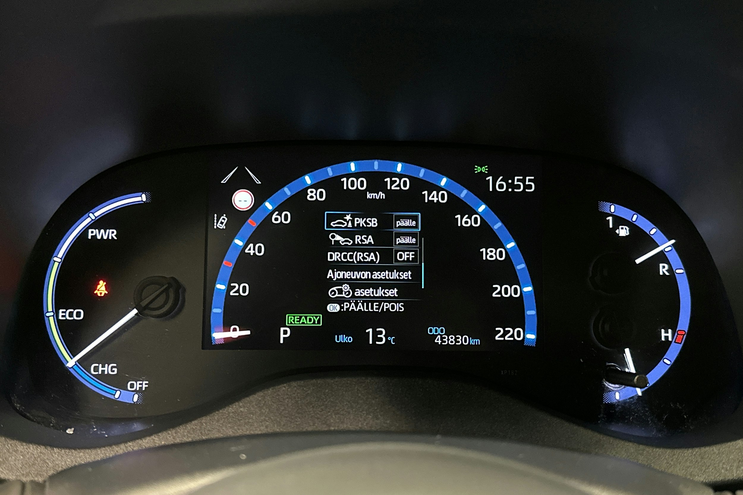 harmaa Toyota Yaris Cross 2023 kuva 20.