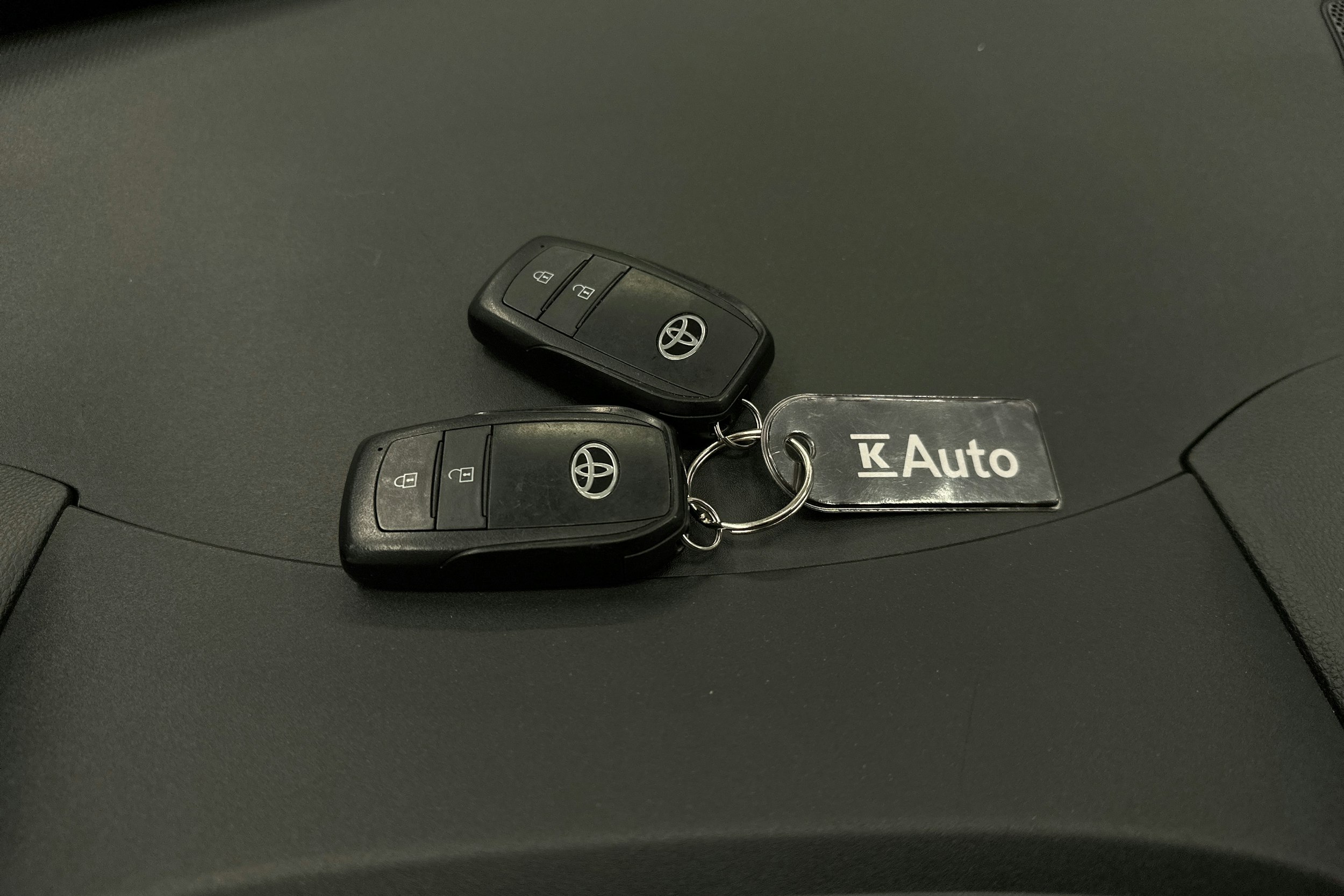 harmaa Toyota Yaris Cross 2023 kuva 28.