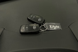 harmaa Toyota Yaris Cross 2023 kuva 28.