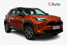 oranssi Toyota Yaris Cross 2023 kuva 1.