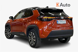 oranssi Toyota Yaris Cross 2023 kuva 2.