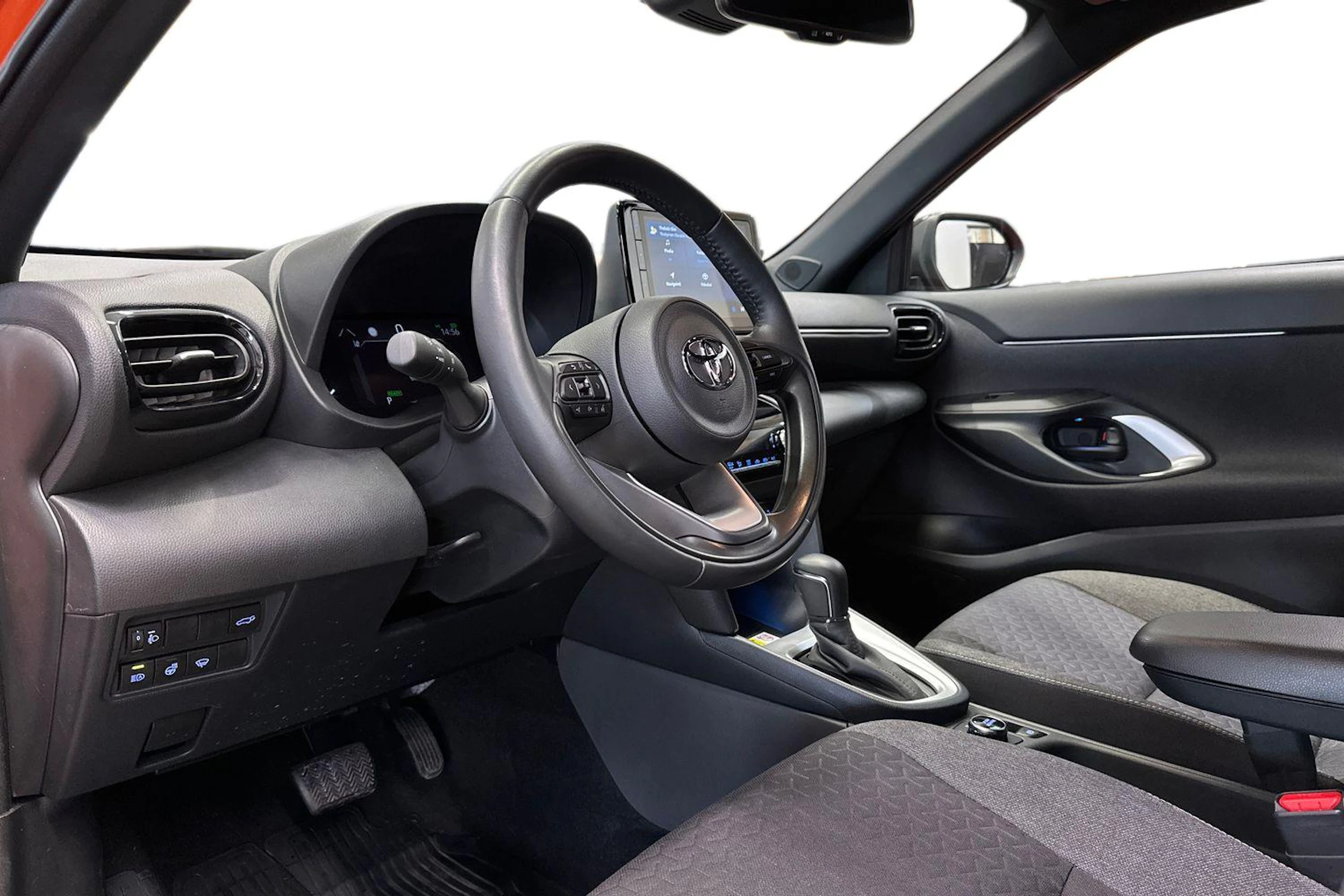 oranssi Toyota Yaris Cross 2023 kuva 8.