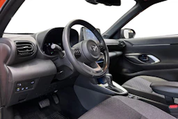oranssi Toyota Yaris Cross 2023 kuva 8.